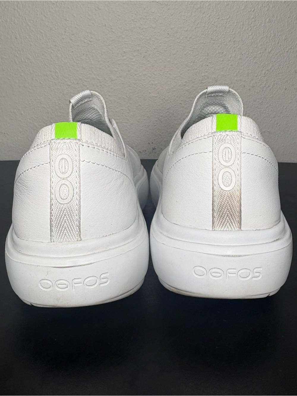 Oofos OOmg Club+ Sneakers Womens 7.5 White Leather Recovery Comfort Shoes 7070 - Picture 4 of 7